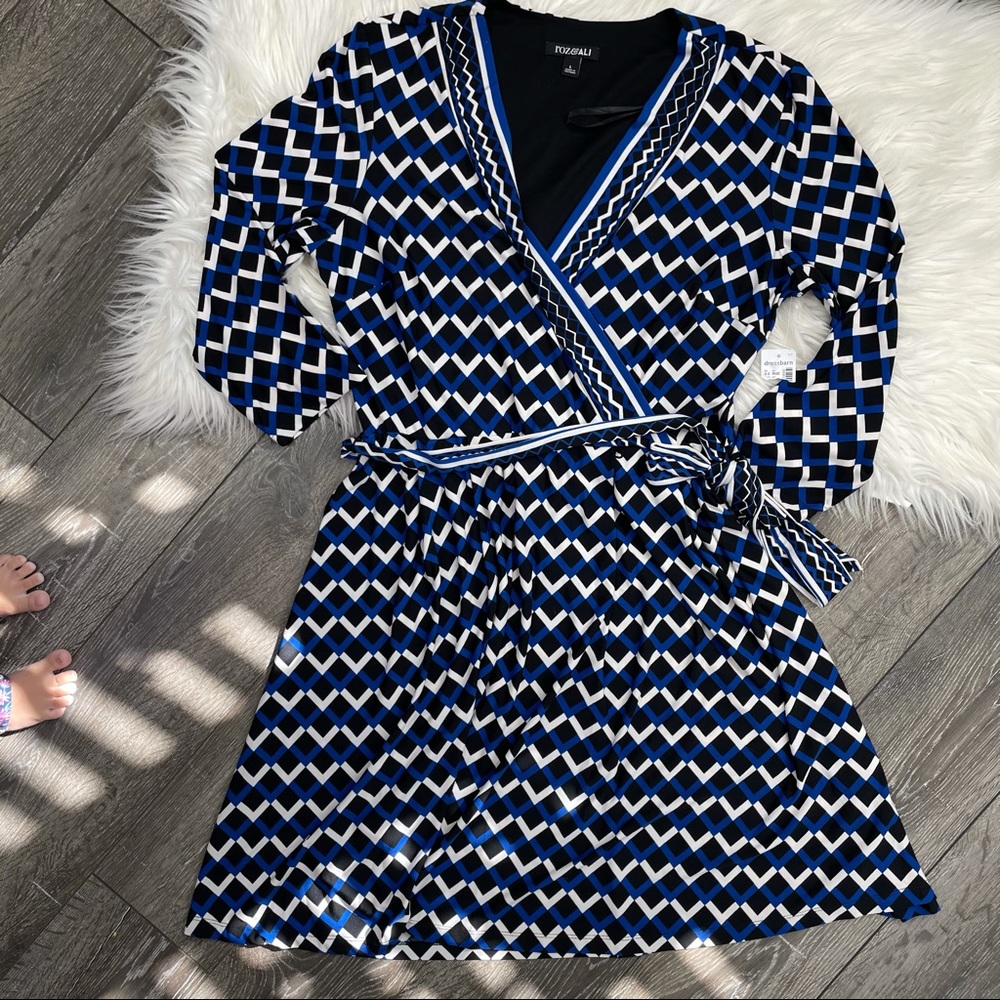 Dress Barn Black and Blue Chevron Long Sleeve Dress